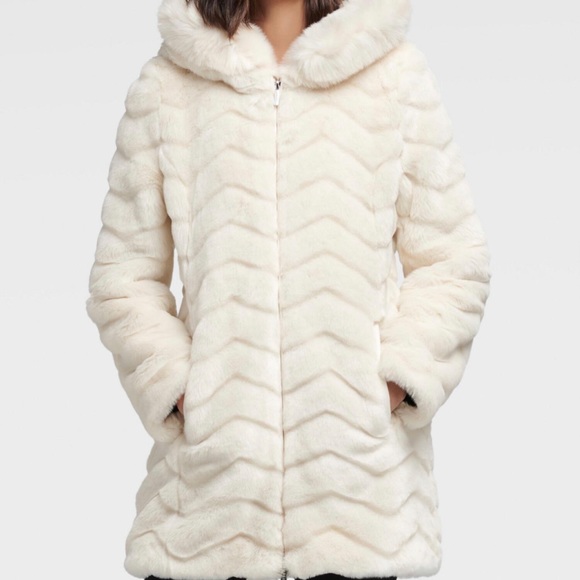 Dkny Jackets & Blazers - Stunning off-white winter faux fur coat from DKNY (size XS)